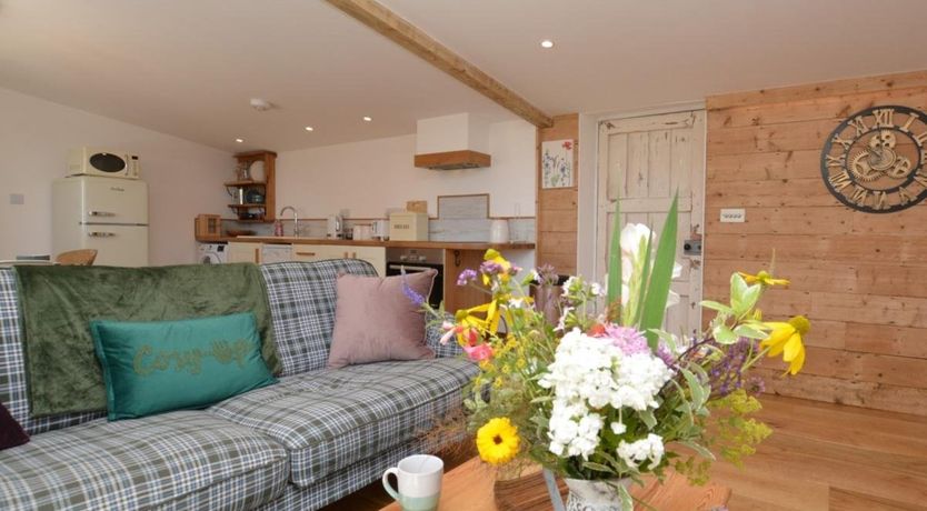 Photo of 1 Bed in Salwayash