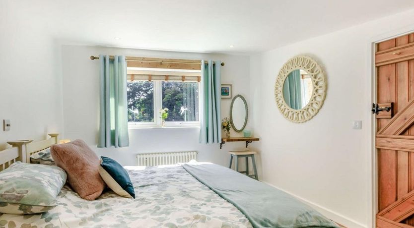 Photo of 1 Bed in Salwayash