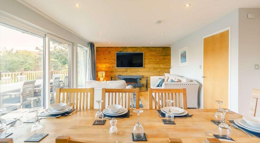 Photo of 4 Bed in Winnards Perch