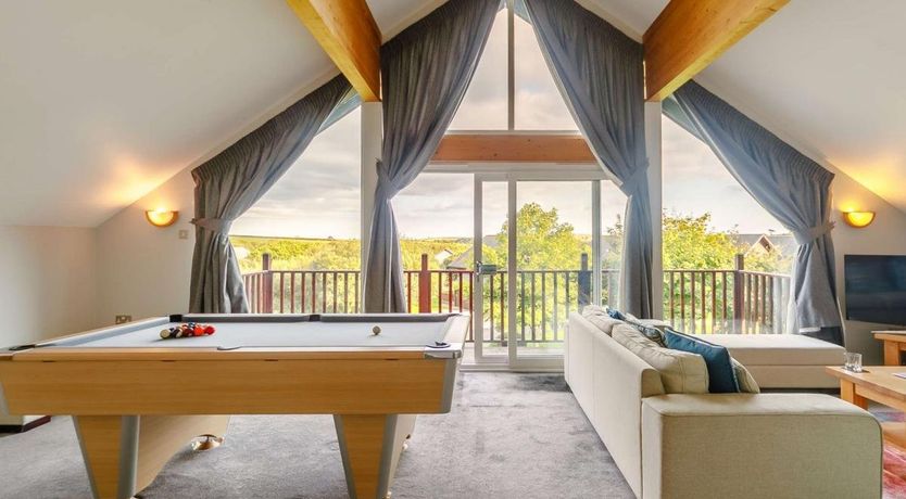 Photo of 4 Bed in Winnards Perch