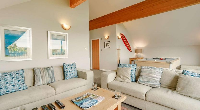 Photo of 4 Bed in Winnards Perch