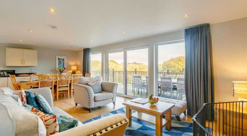 Photo of 4 Bed in Winnards Perch