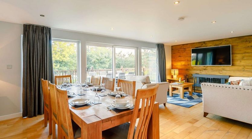 Photo of 4 Bed in Winnards Perch