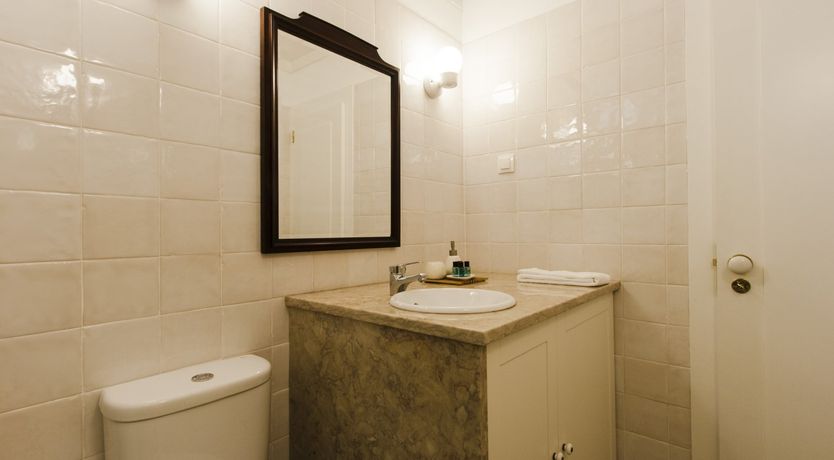 Photo of Alfama Aperture