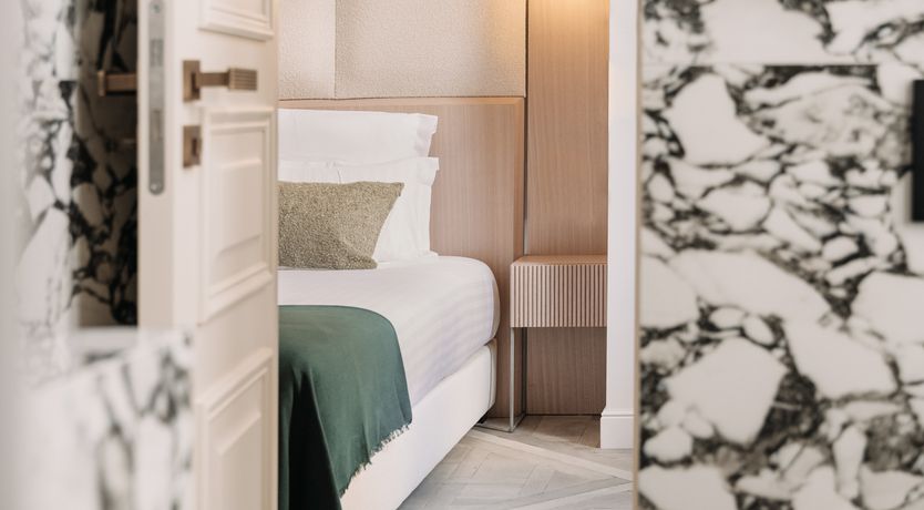 Photo of Champagne & Gold