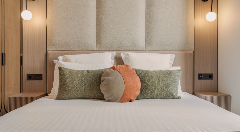 Photo of Champagne & Gold