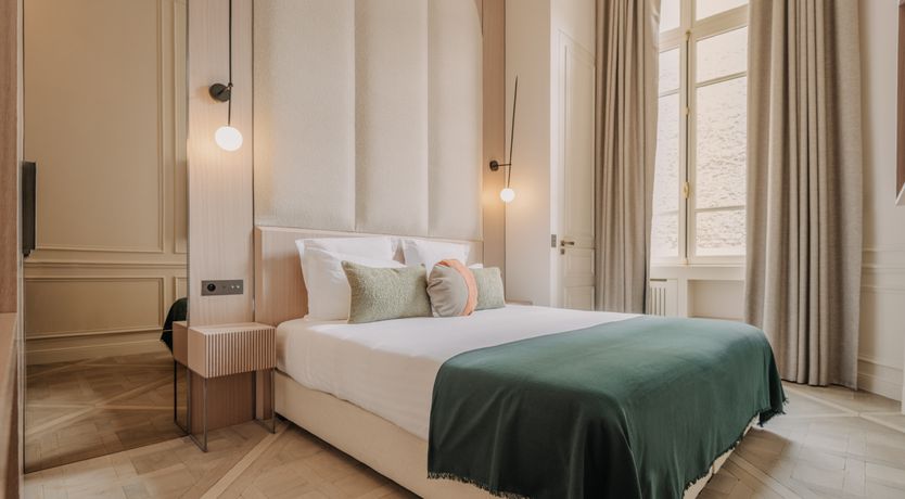 Photo of Champagne & Gold