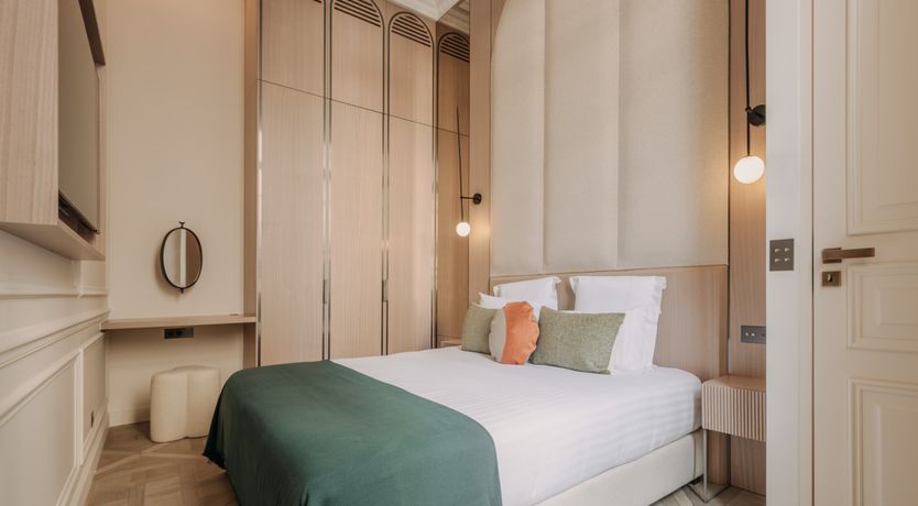 Photo of Champagne & Gold