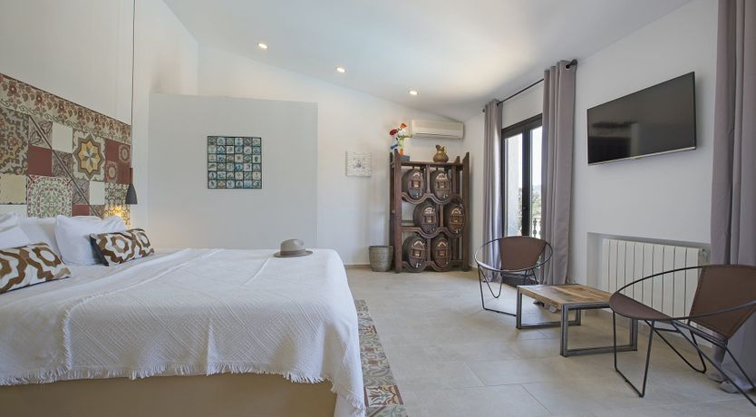 Photo of Hillside Breeze