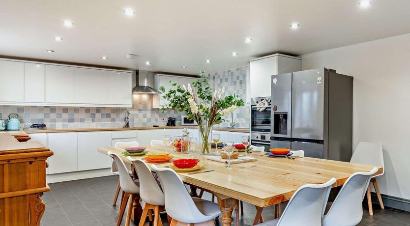 Photo of 6 Bed in Holsworthy