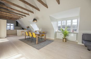 Sanguine Bloom Holiday Home