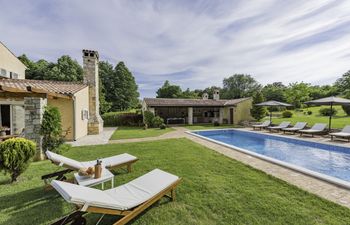 Brick & Shutters Holiday Home