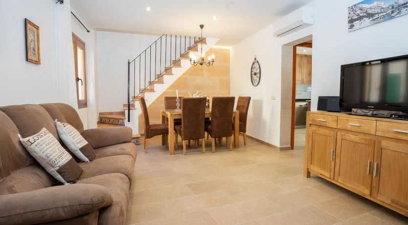 Photo of La Casa Amarilla