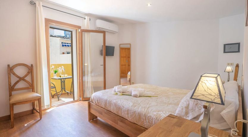 Photo of La Casa Amarilla