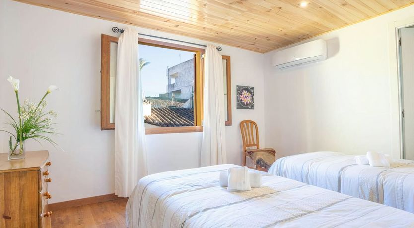 Photo of La Casa Amarilla