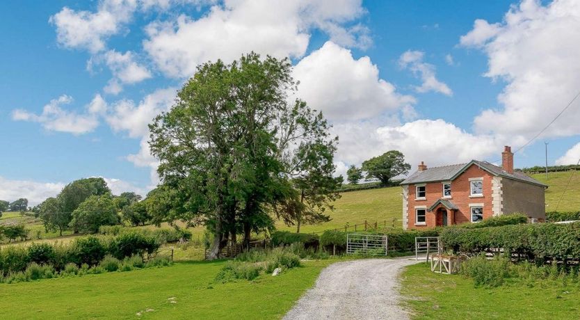 Photo of 4 Bed in Llanfair Caereinion