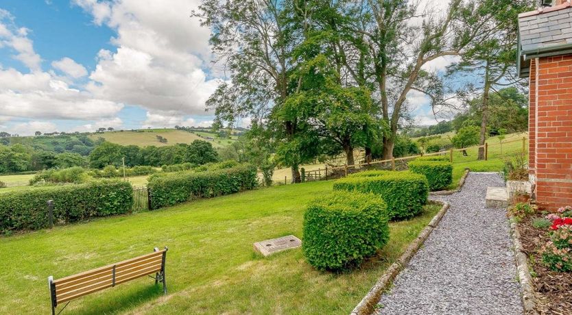 Photo of 4 Bed in Llanfair Caereinion