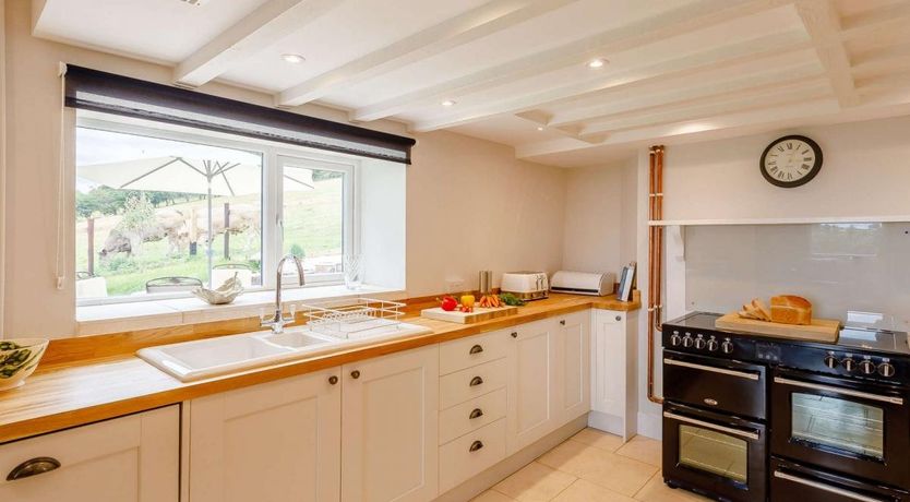 Photo of 4 Bed in Llanfair Caereinion