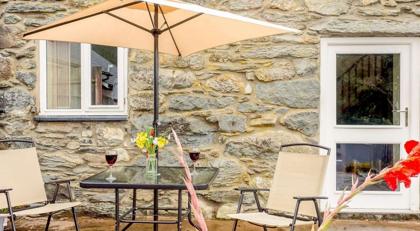 Photo of 1 Bed in Llandderfel