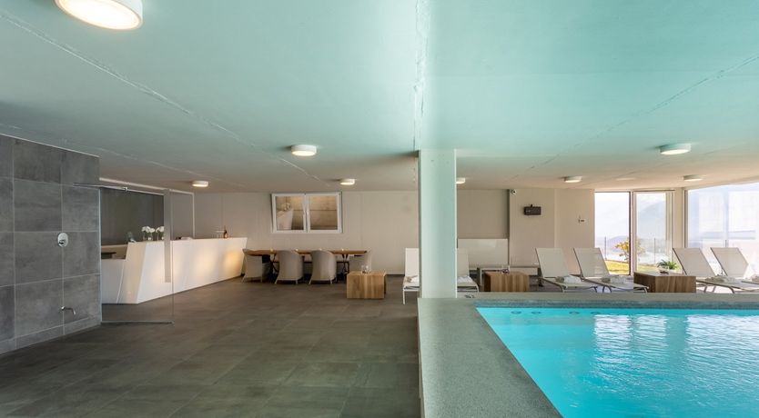 Photo of Pearl on the Lake