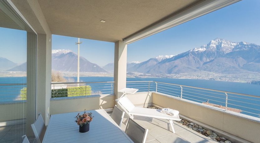 Photo of Pearl on the Lake