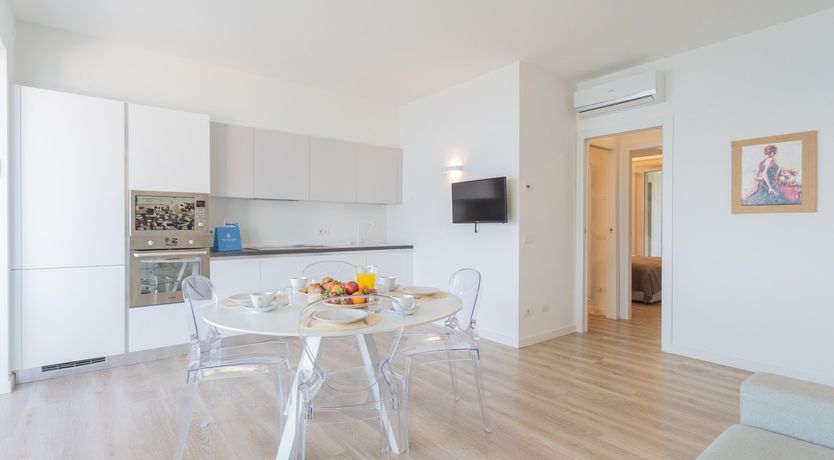 Photo of Pearl on the Lake