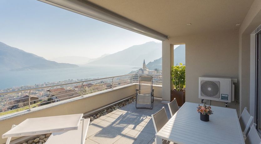 Photo of Pearl on the Lake