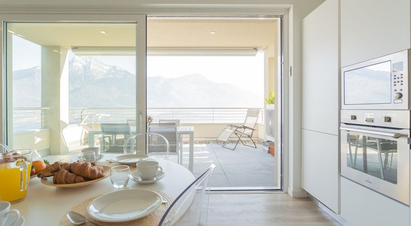 Photo of Pearl on the Lake