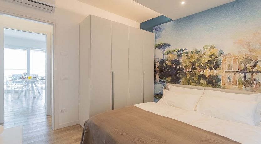 Photo of Pearl on the Lake