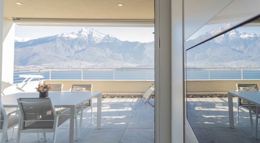 Photo of Pearl on the Lake