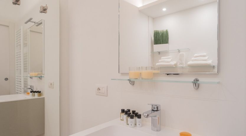 Photo of Pearl on the Lake