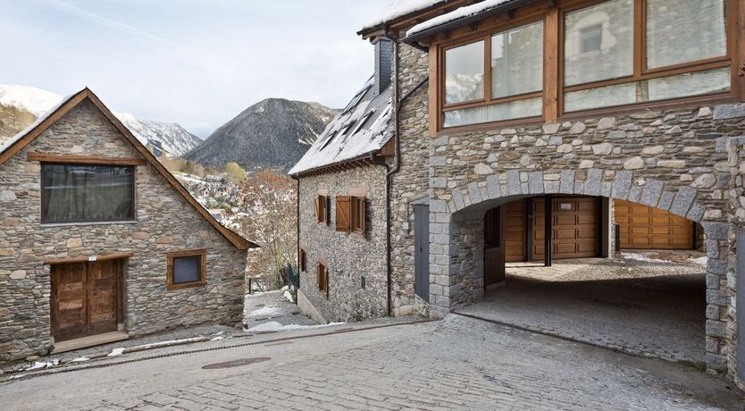 Photo of Oak & Mirrors