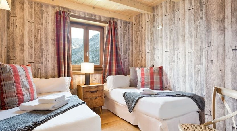 Photo of Oak & Mirrors