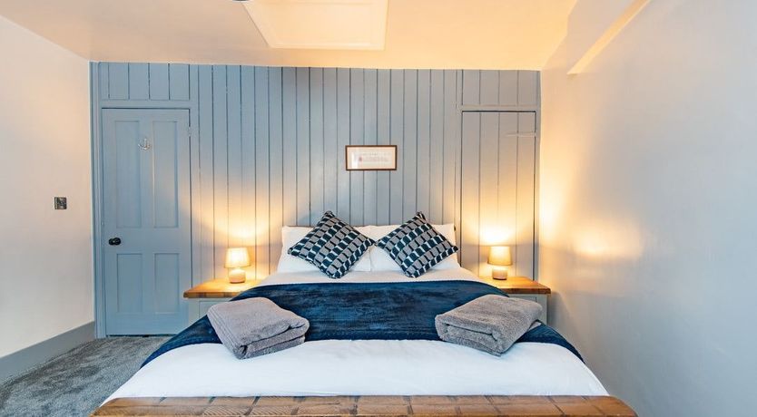 Photo of Royal Window