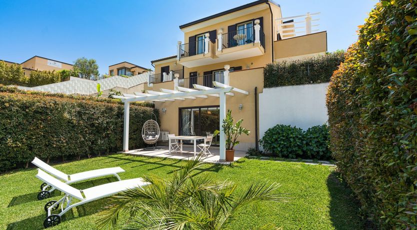 Photo of Shades of Tangerine