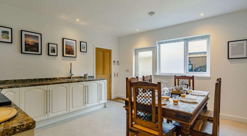 Photo of 3 Bed in Brea