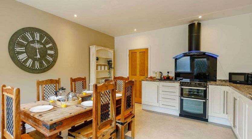 Photo of 3 Bed in Brea