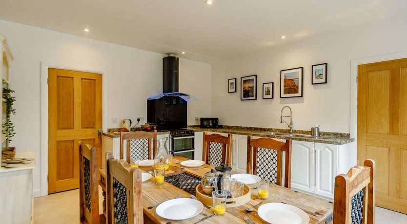 Photo of 3 Bed in Brea