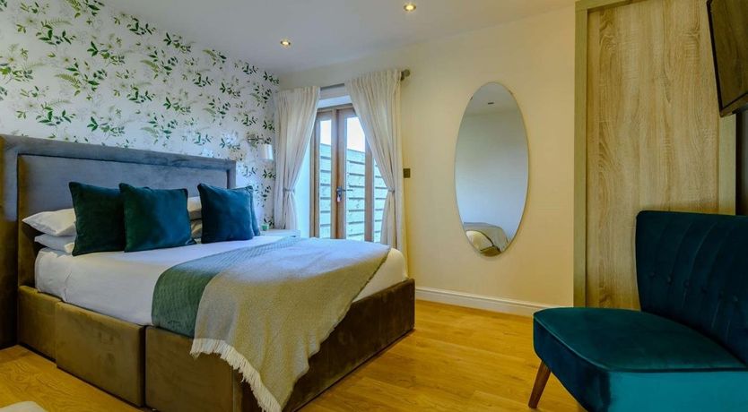 Photo of 1 Bed in Sheriffs Lench