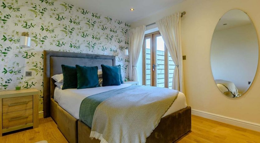 Photo of 1 Bed in Sheriffs Lench