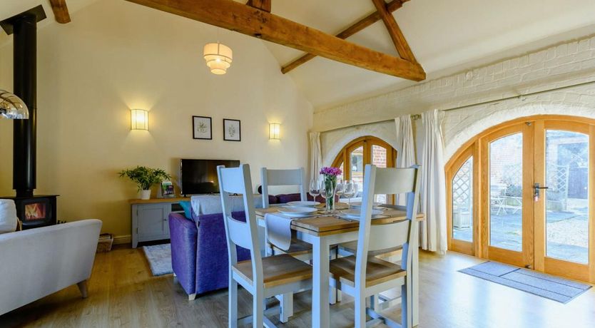 Photo of 1 Bed in Sheriffs Lench