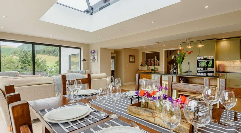 Photo of 4 Bed in Rhiwlas