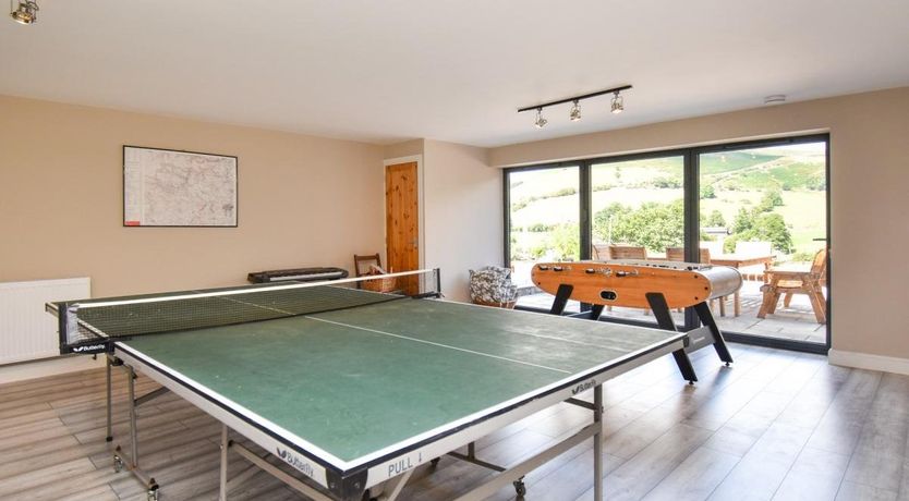 Photo of 4 Bed in Rhiwlas