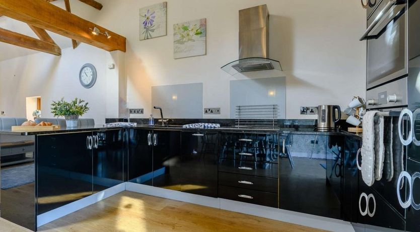 Photo of 2 Bed in Sheriffs Lench