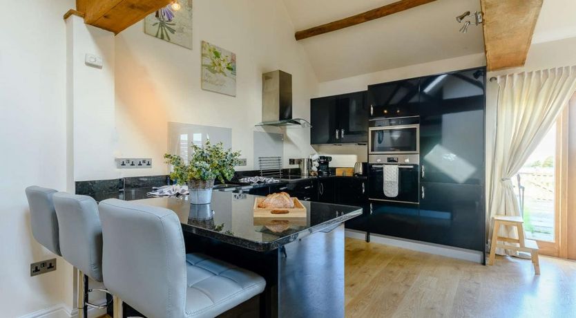 Photo of 2 Bed in Sheriffs Lench