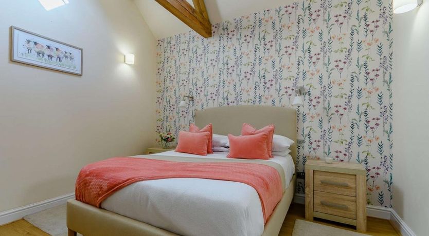 Photo of 2 Bed in Sheriffs Lench