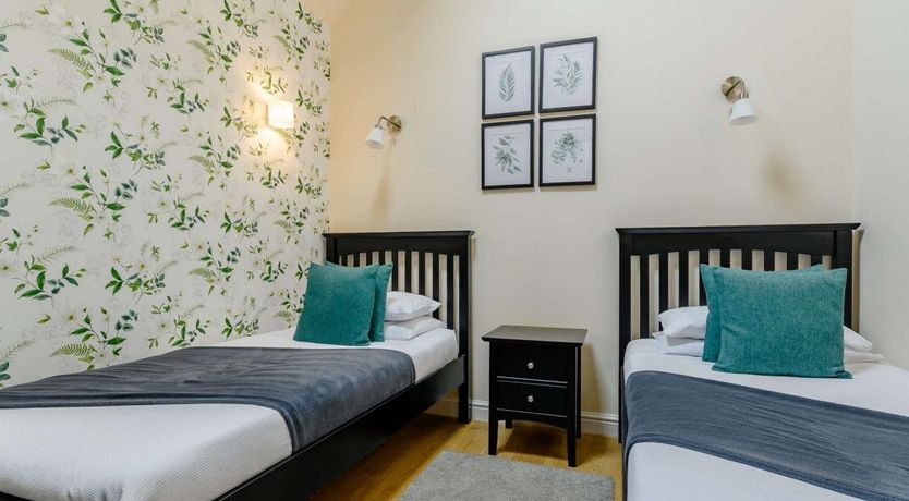 Photo of 2 Bed in Sheriffs Lench