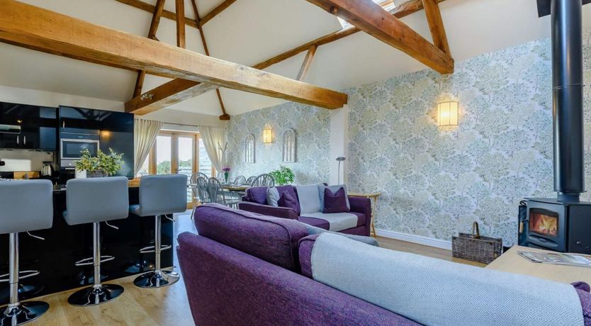 Photo of 2 Bed in Sheriffs Lench