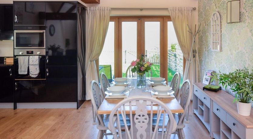 Photo of 2 Bed in Sheriffs Lench