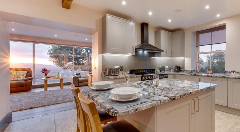 Photo of 7 Bed in Starkholmes